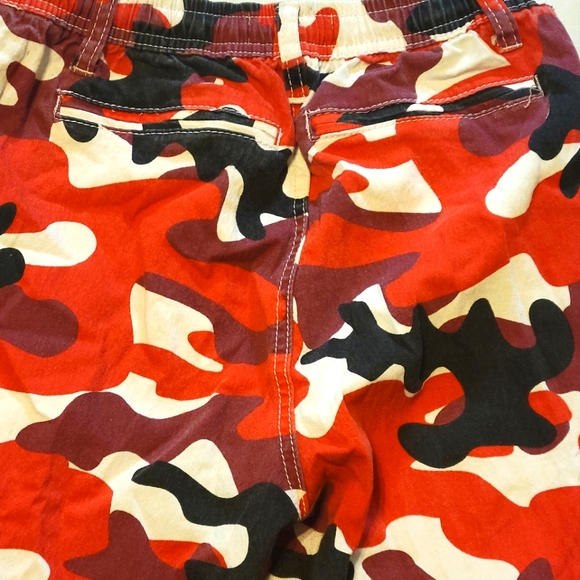 Kreamy Red camouflage pants. 4 pockets. Drawstring waist. Gathered ankles. - Picture 4 of 5
